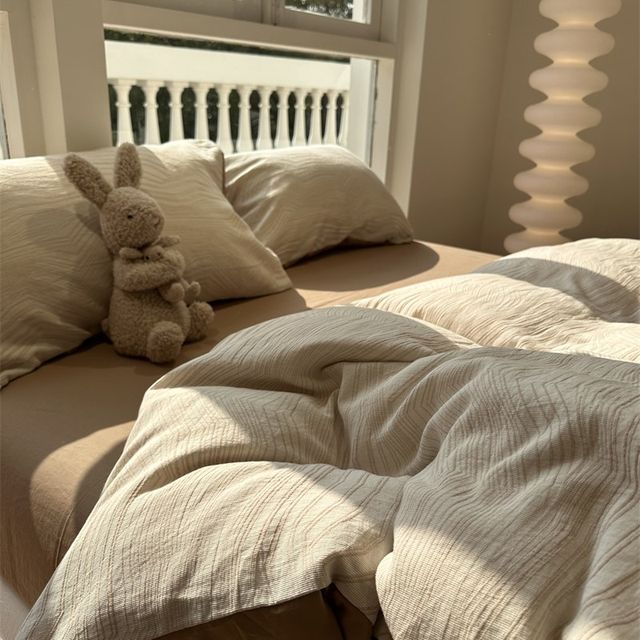 Simple Japanese style three-layer yarn wash cotton lifting rice brown four-piece set cotton 1.5m1.8 apartment quilt cover bed sheet