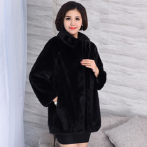 Middle aged minke fur coat with long ladys whole mink new fur coat water mink fur coat old ladys mothers section