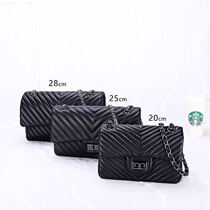 Explosive All Sheepskin Leather Fashion V Pattern Womens Bags One Shoulder Messenger Bags European and American Small Fragrance Bags Versatile Chain Bags