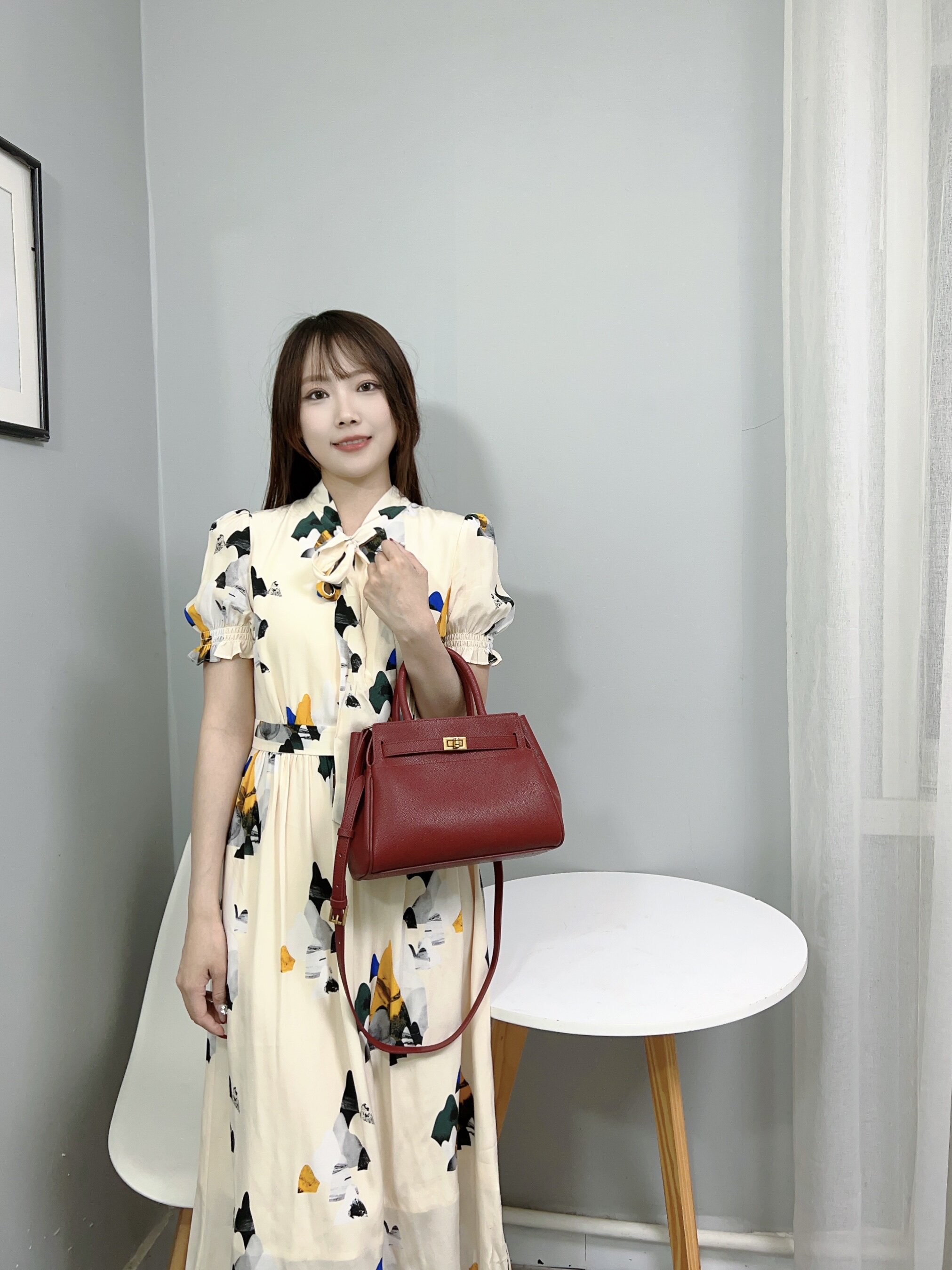 百丽红色新娘婚包 大容量设计装下红包手机 手提斜挎两用更实用