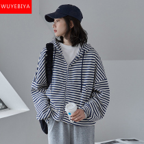 Thin casual coat girl spring and autumn 2022 new junior high school Senior high school students Korean version of loose stripe clothes