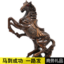 Horse to success horse ornaments Zhaocai home living room wine cabinet decorations office table horse creative crafts