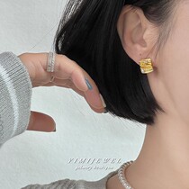 Queen temperament Japanese and Korean diamond-studded small pearl mosquito coil ear clip womens no ear piercing commuting all-match earrings 2022 new