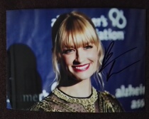 Beth Beth Behrs autographed photo bankrupt sister 7 inch B