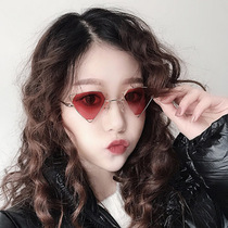 Sunglasses ins Funny retro triangle metal personality trend glasses European and American sunglasses cool female street shot