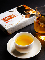 Niche Puer Iceland Golden Leaf Puer Tea Raw Tea Old Village Ancient Tree Pure Brick Tea 250 Kite Grade Old Huang Fei