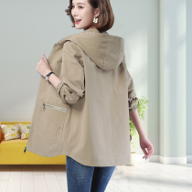 Thin windbreaker womens spring and autumn small new size loose middle-aged mother February and August short coat