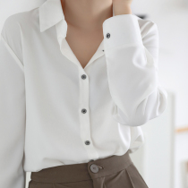 The new white shirt girl in spring is designed to relax the satin-faced top-hometry long-sleeved shirt tide