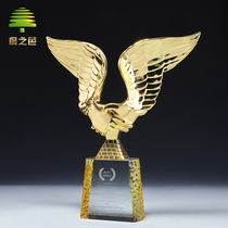 Metal crystal trophy Custom retirement souvenir Creative souvenir Win-win cooperation handshake medal Flying wings