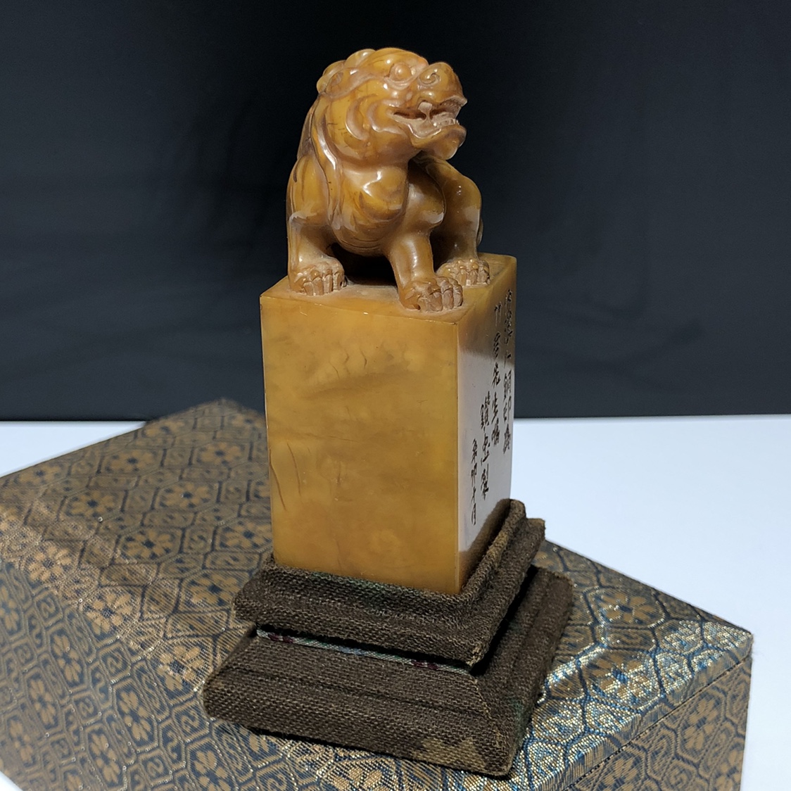 Boutique Shoushan Tian Yellowstone Seal Return Old Objects Ancient Play Collection Chishi Stone Artwork Gold Stone Seal Carving Ancient Beast and Beast Buttons