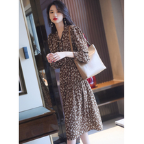 Fa-style retro crumbled floral dress 2022 spring new medium length collection waist display slim long sleeve V collar printed long dress