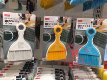 Japan Daiso mini desktop cleaning broom dustpan set table sweeping cleaning small broom broom dustpan