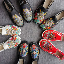 A pedal Lai people embroidery old Beijing cloth shoes embroidered couples social people soft bottom spirit guy driving breathable