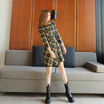 2021 new autumn temperament chic French retro niche senior design sense pleated plaid shirt shirt dress