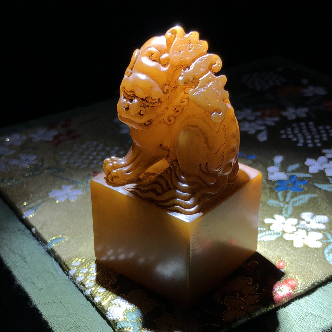High-quality Shoushantian yellowstone seals return to the old relics and study rooms to collect strange stone artworks, gold and stone seals, and ancient animal button seals