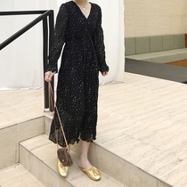 halo nini2019 spring and summer new thin wave point pleated V collar waist chiffon dress female medium length