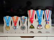 Medal pylons Small waist color full body Half marathon Road run Cross-country triathlon results display board