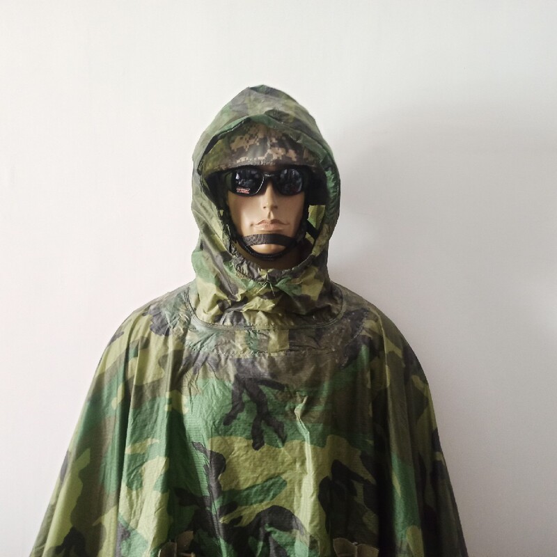 Comparison of American Military Raincoats and Jungle Raincoats