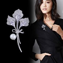 Japan and South Korea high-end fashion anti-light flower brooch womens coat accessories simple pin buckle Korean silk towel buckle