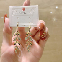 Han Dongdaemun flash diamond leaf earrings net red fashionable wild fairy lady long drop earrings show face thin earrings