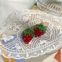Whole strawberry handmade crystal beads cute strawberry earrings female temperament Korean earrings simple ear clip