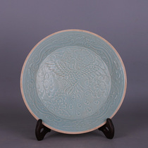 Antique porcelain ornaments Songding kiln carving bean green glaze phoenix picture plate Jingdezhen old goods antique old goods old collection