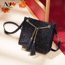 Nuo Zhilan bag female 2020 new trendy fashion wild 2019 shoulder messenger bag sequin tassel bag banquet bag