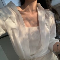 From a retro style white long sleeve genuine silk shirt female design feeling small and light cooked classic blouse loose 100 hitch