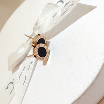 European and American classic earrings personality fashion versatile temperament simple shell Roman numerals titanium steel round stud men and women