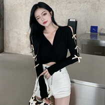 Vanya Black Black Sweater Spring and Autumn Design Sense Volkswagen V-collar hollowed long sleeve T-shirt