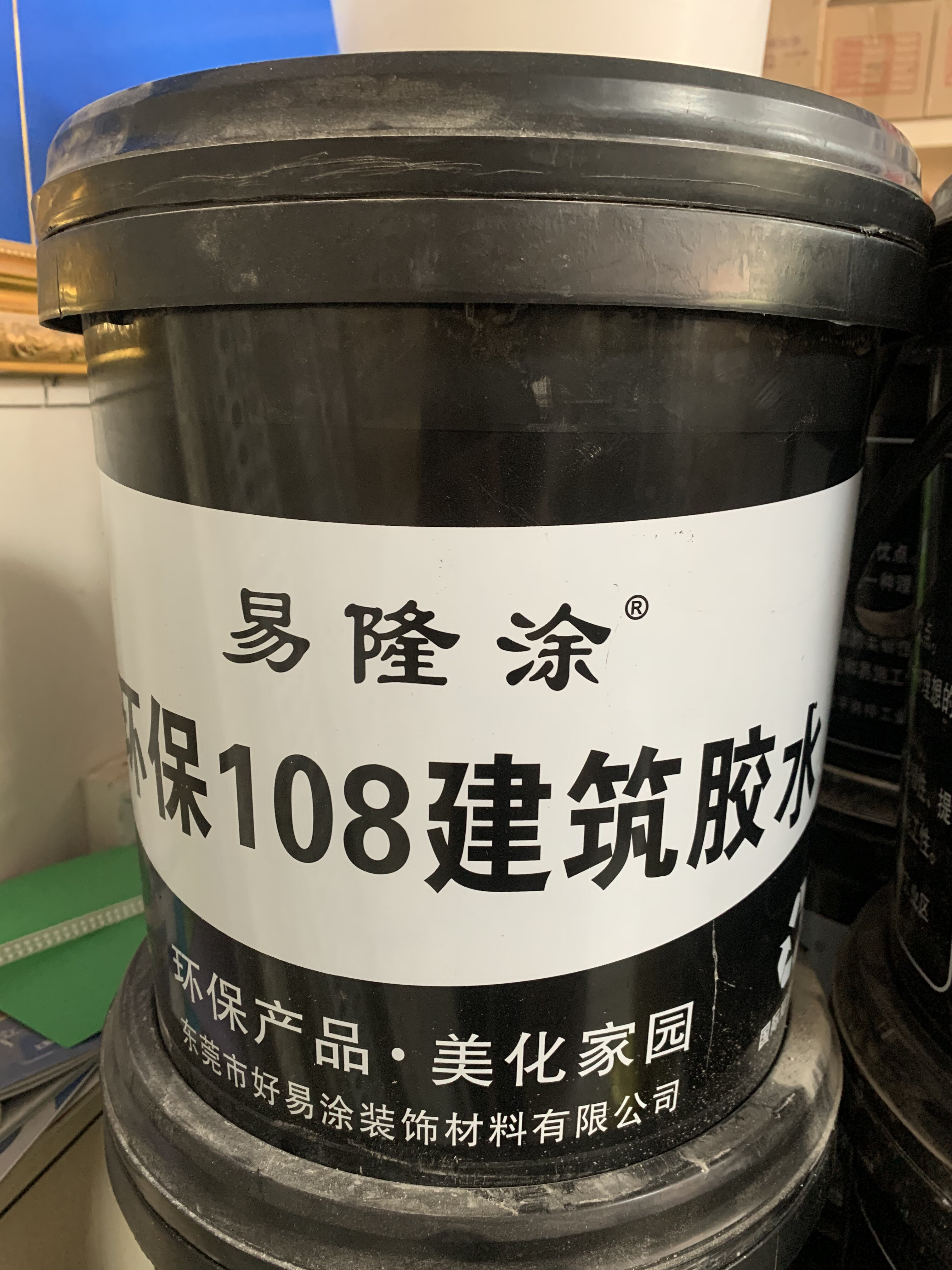 Yilong coated 108 building glue inside and outside wall of ash plastic flour with high viscose cement to make 801 glue