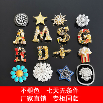 Japanese style brooch Womens personality ins luxury high-end pin atmospheric sweater suit neckline corsage v-neck fixed buckle pin