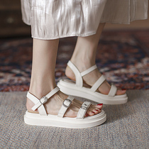 Sandal women Summer flat-bottomed 2022 New fashion with student fairy Wind Roman pine pastry and thick bottom dinghy