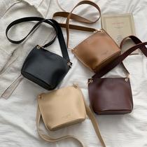 Net red chic small bag women 2020 New Tide crossbody senior sense foreign atmosphere Joker ins student bucket bag women