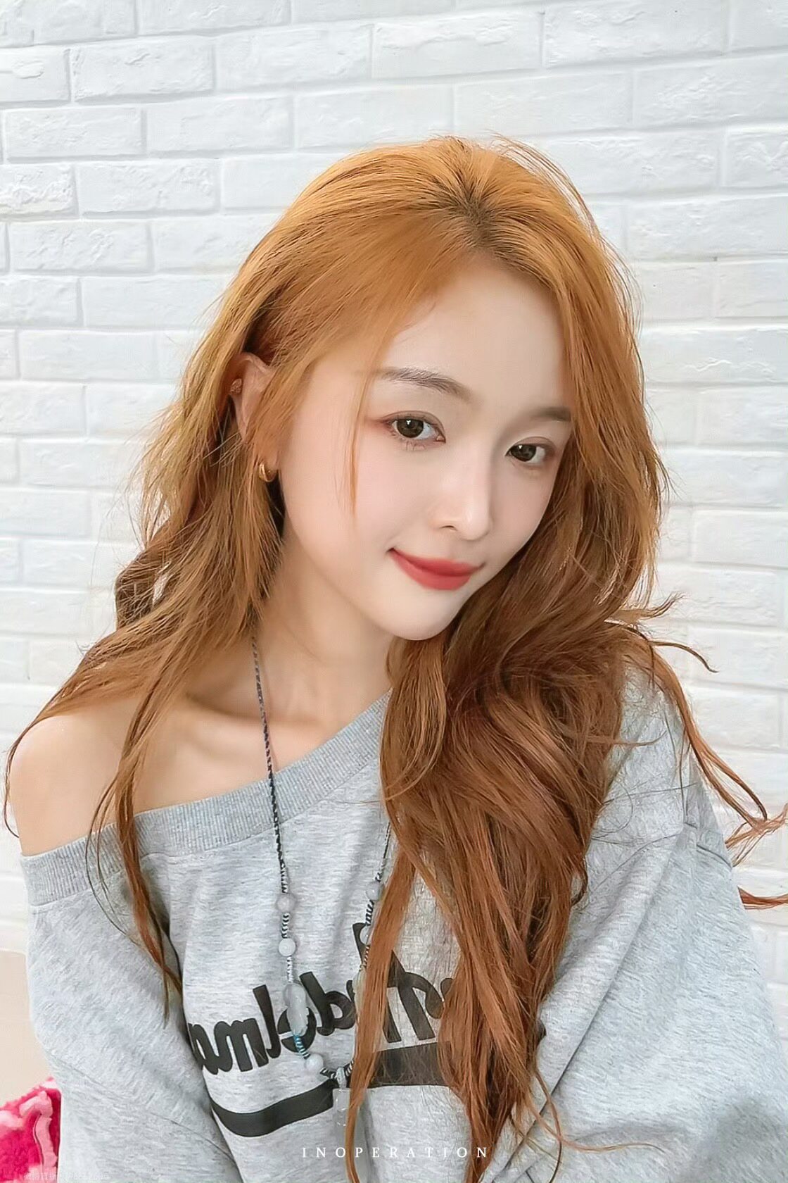 王玉文同款ANN ANDELMAN露肩卫衣 发泡印花斜领单肩小露香肩