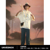 Unvesno (UN) Elf travel agency holding flowers original Japanese loose design short-sleeved T-shirt retro summer