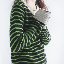 Two handcuff neckline with high count embedded gold wire France light and luxurious round collar knit sweater womens winter