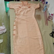 The ancient method is a piece of unprovincial flat cutting cheongsam.