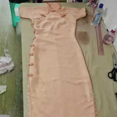 The ancient method is a piece of unprovincial flat cutting cheongsam.
