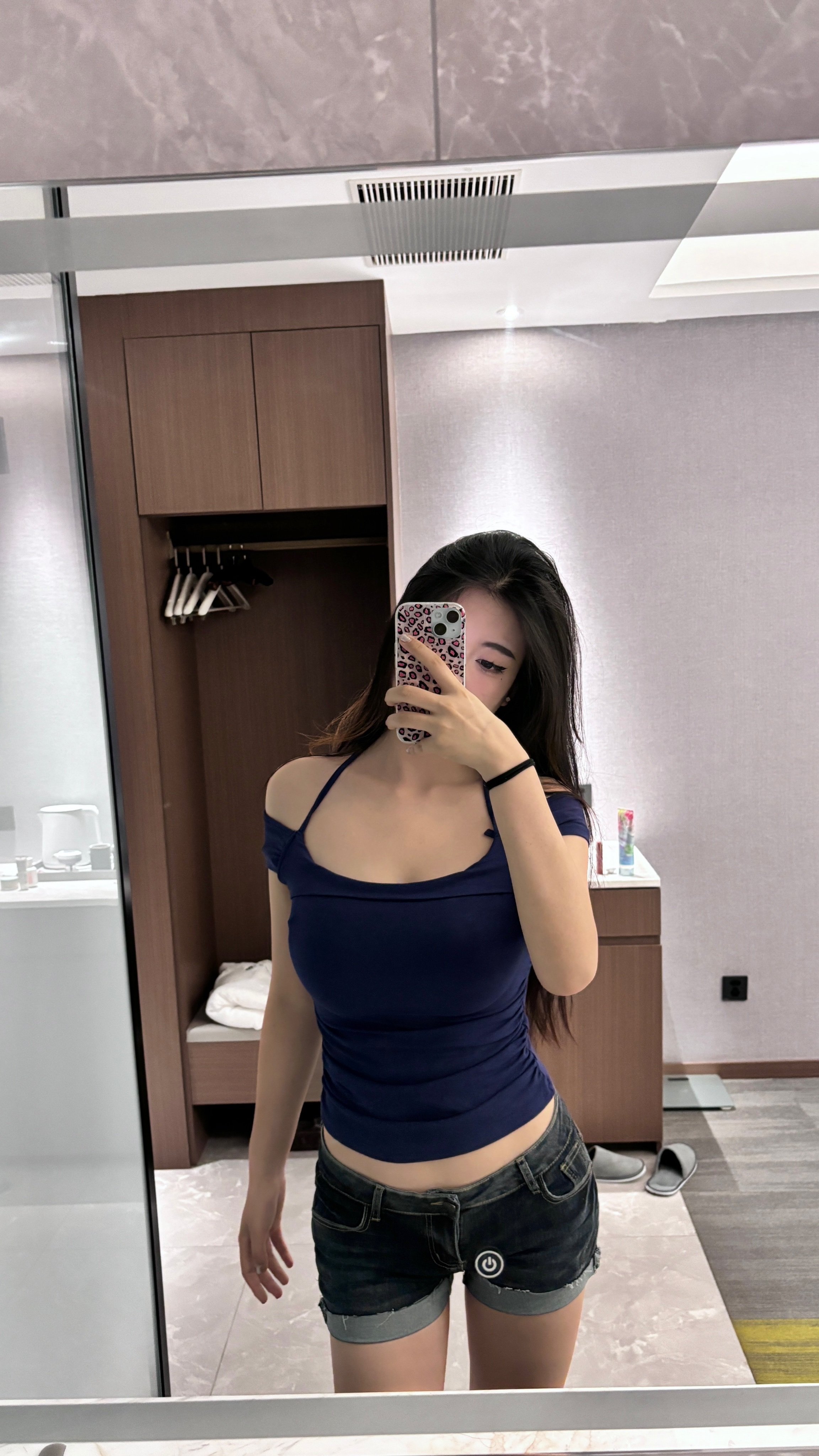 玖绪夏季辣妹挂脖T恤 一字肩露肩设计小露性感 短款紧身勾勒腰线 纯欲风满满