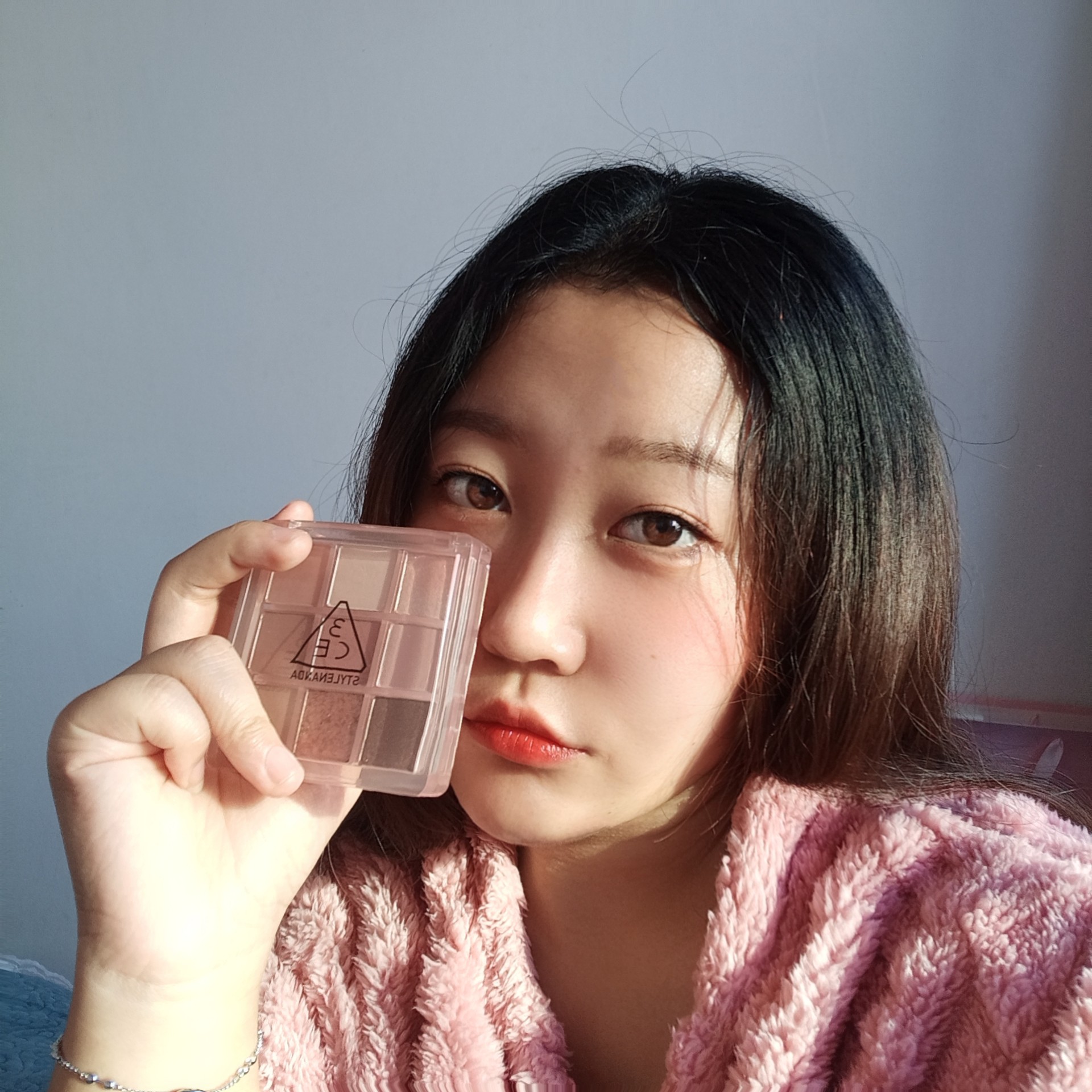 奶茶眼影盘值得买吗？好不好用？