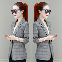 Early spring white plaid small suit jacket women 2020 new spring and autumn wear thin coat February August leisure suit
