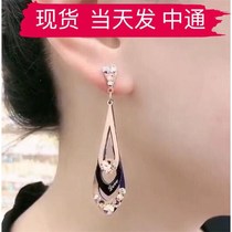 Douyin with geometric diamond earrings Japanese and Korean fashion Joker titanium steel hypoallergenic earrings face thin earrings trendy women