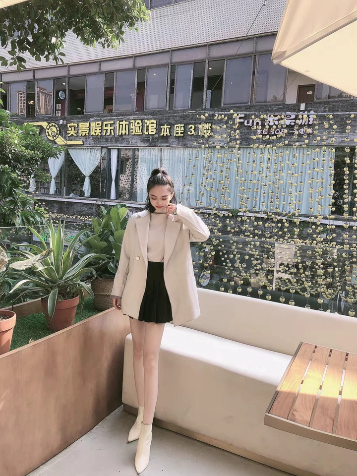 罗曼风情秋冬米色尖头高跟短靴 细跟瘦瘦靴设计拉长比例 加绒保暖不臃肿