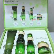 A leaf raspberry with four sets of sleeves.