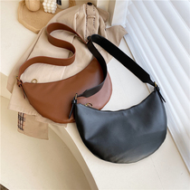 Messenger bag 2021 new all-match female ins large-capacity crescent bag simple fashion trend shoulder texture soft bag