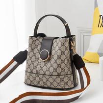  Fashion handbag cool trend shoulder messenger bag bag 2019 spring and summer new Korean female wear-resistant outdoor bag