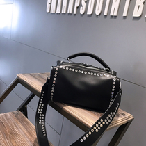 Tide card handbag woman 2022 new Korean version fashion 100 lap single shoulder inclined satchel trendy personality rivet locomotive bag