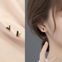 Fuyaxuan s925 silver temperament black drop glue ear nail Han version ladies small V-shaped letter inlaid drilling minimalist ear decoration