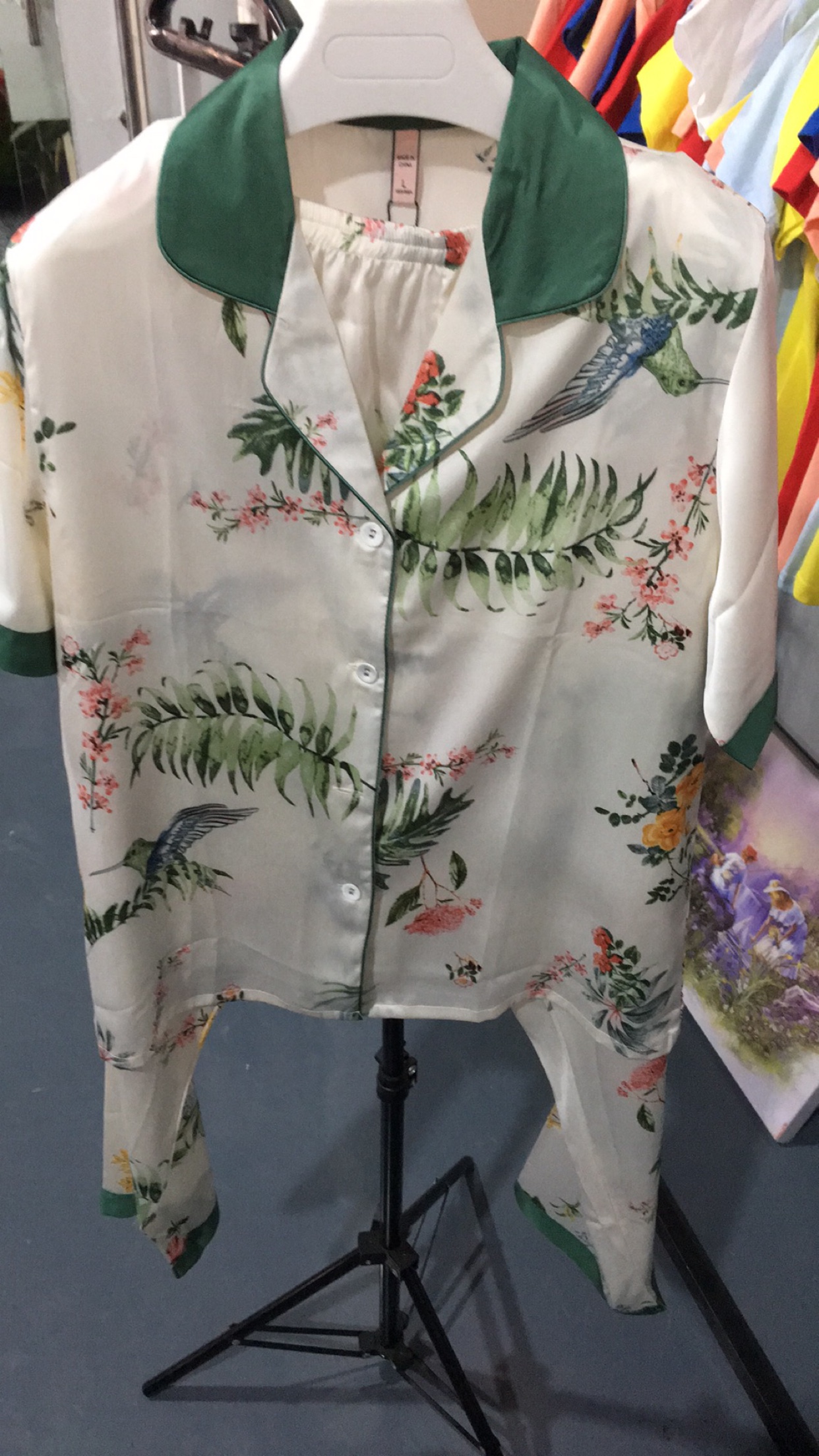 No. 23 white green leaves